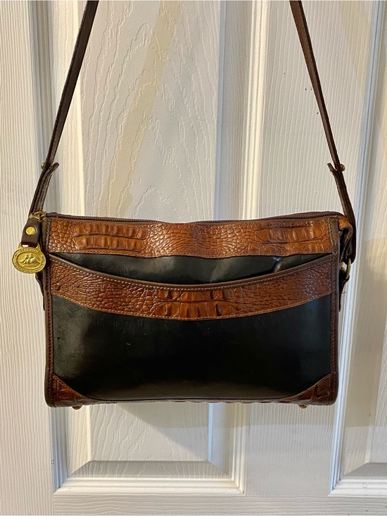 Brahmin Handbags - Vintage Brahmin All Leather Luxury Shoulders bag. Great condition clean interior